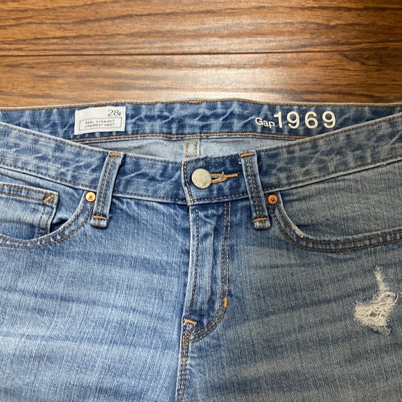GAP Straight Leg Jeans - Picture 2 of 4